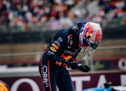 开云体育中国-包含红牛车队险胜迈凯伦，维斯塔潘惊艳四座的词条