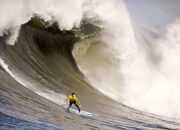开云平台-东决关键战之夜，库里压力下完成爆发，一场定义伟大的逆袭