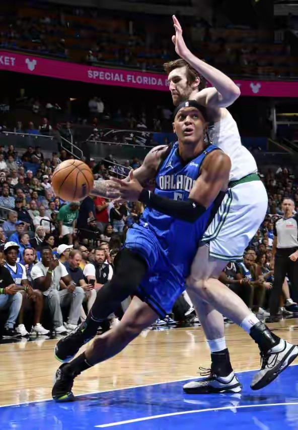 凯尔特人轻取魔术,拉塞尔送出助攻 凯尔特人轻取魔术,拉塞尔送出助攻