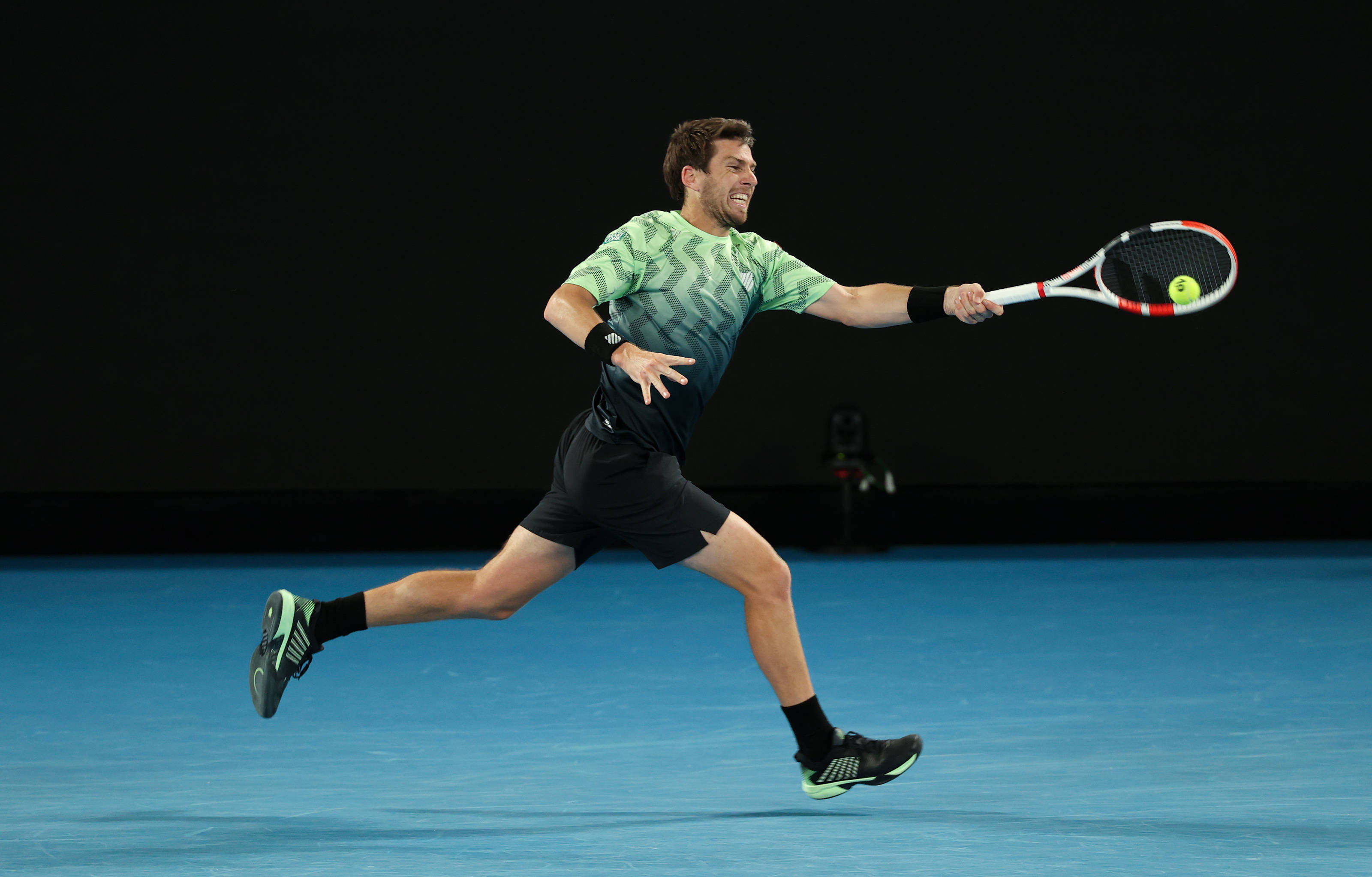 包含澳大利亚网球队横扫西班牙网球队，纳达尔关键制胜的词条