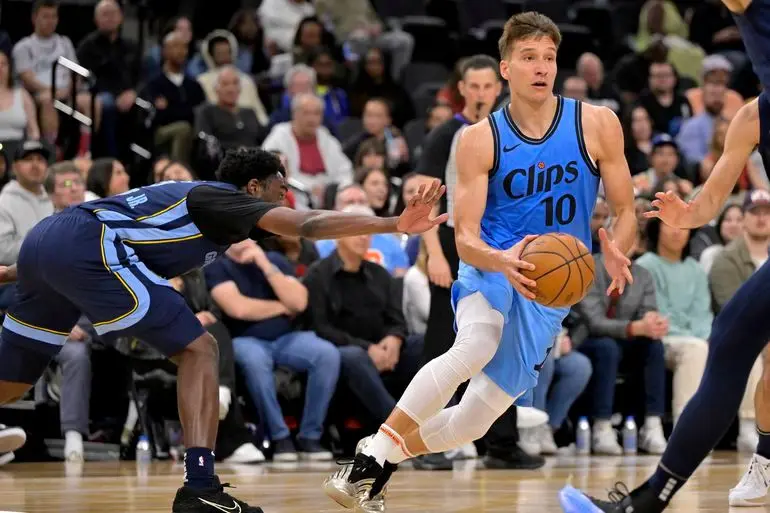 快船主教练调整阵容策略,球队战术变化明显 快船主教练调整阵容策略,球队战术变化明显