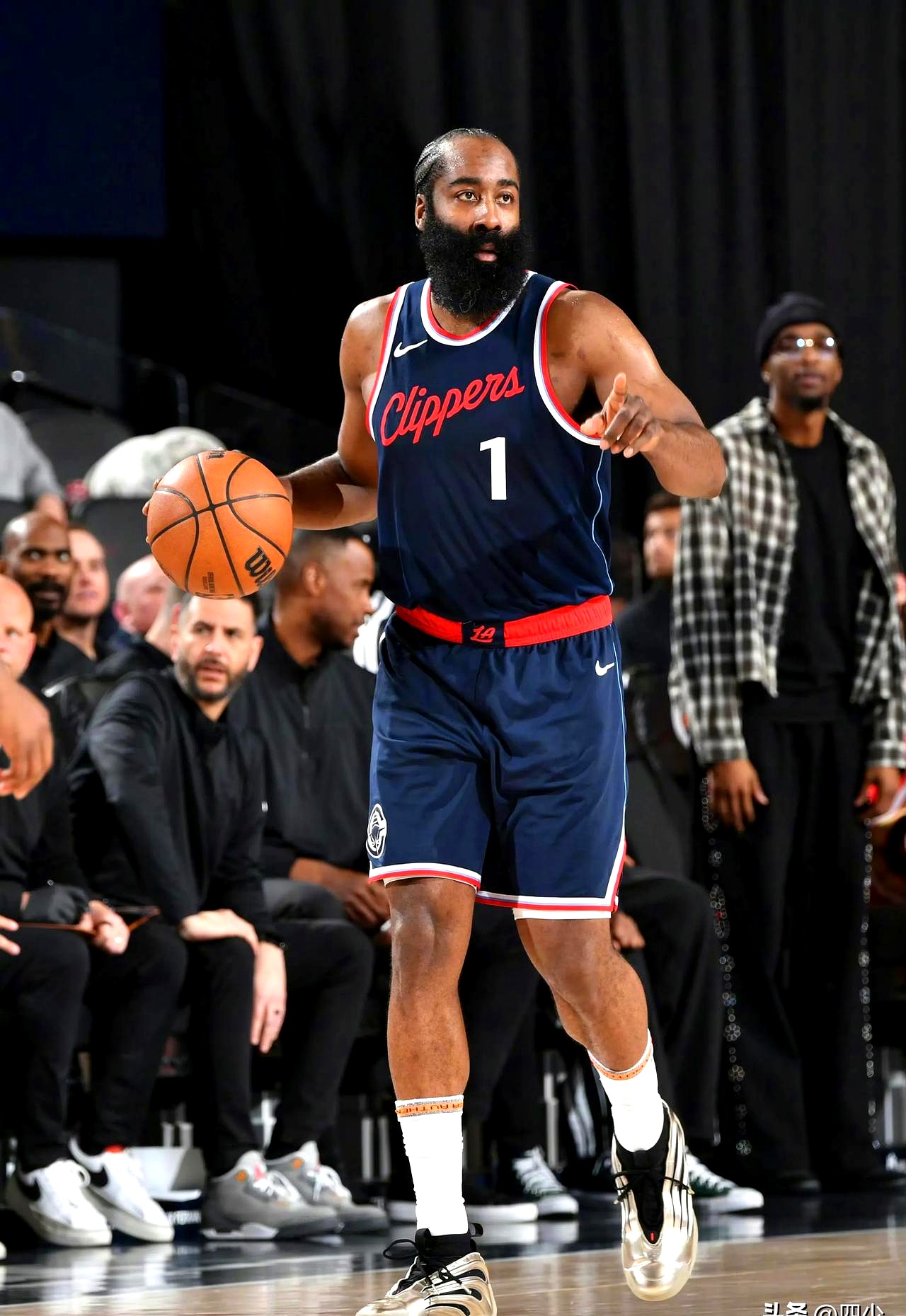 灰熊客场战胜篮网，稳固西部前八席位的简单介绍