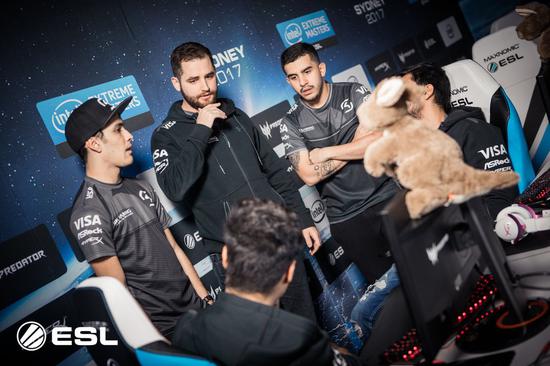 包含瑞士队成功晋级四分之一决赛的词条