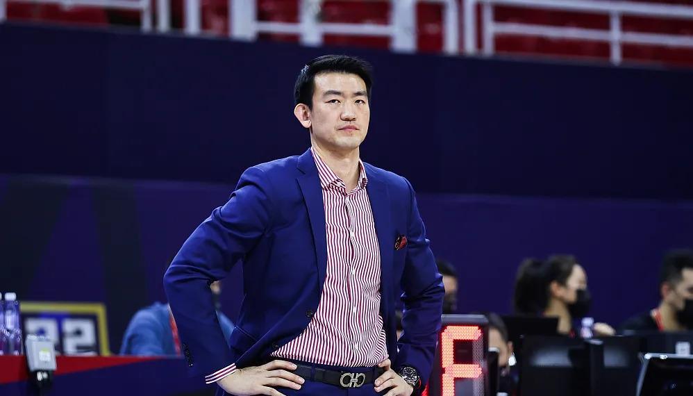 青岛队力克上海队,孙铭徽点燃赛场 青岛队力克上海队,孙铭徽点燃赛场