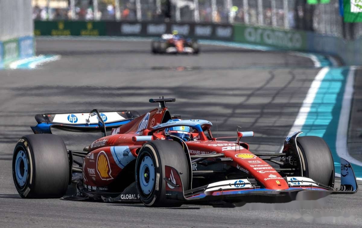 包含法拉利碾压威廉姆斯，塞恩斯惊艳四座的词条