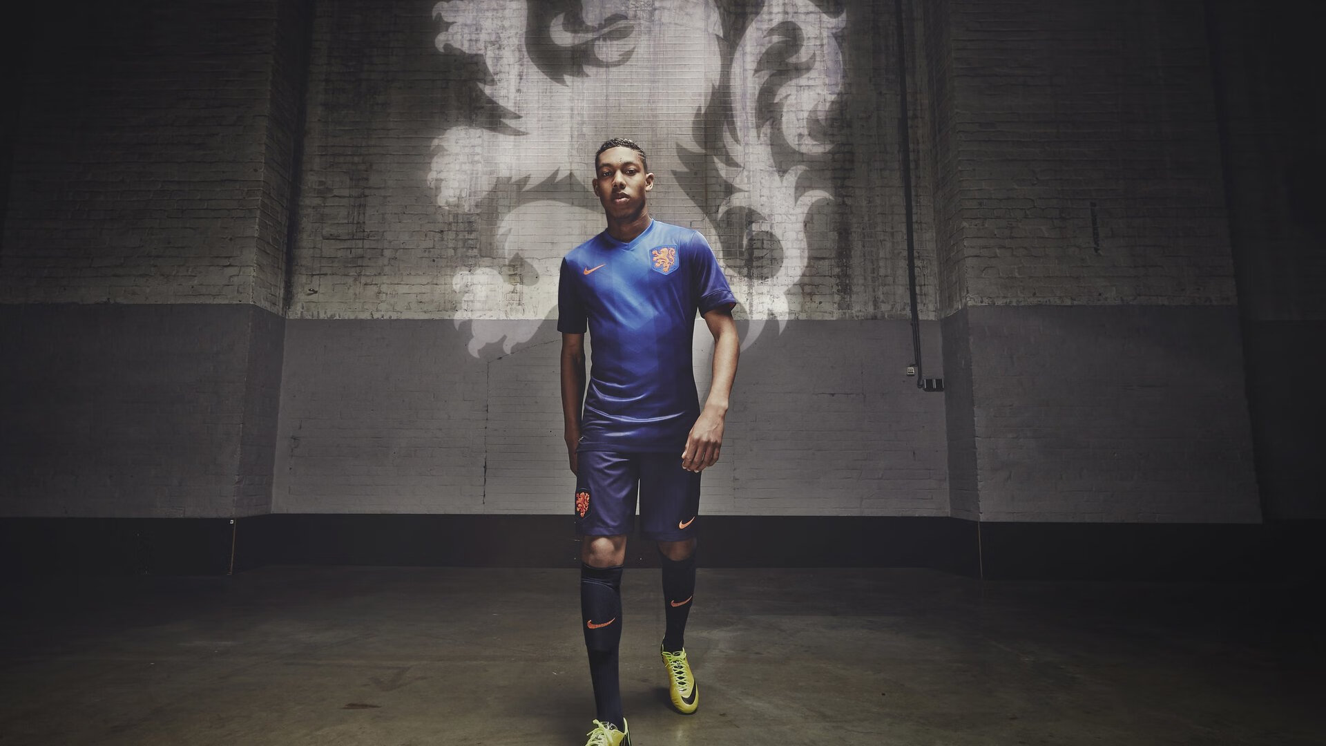 奥运周期关键战启示录，从AC米兰狂胜几内亚看体育战略的焦点战哲学