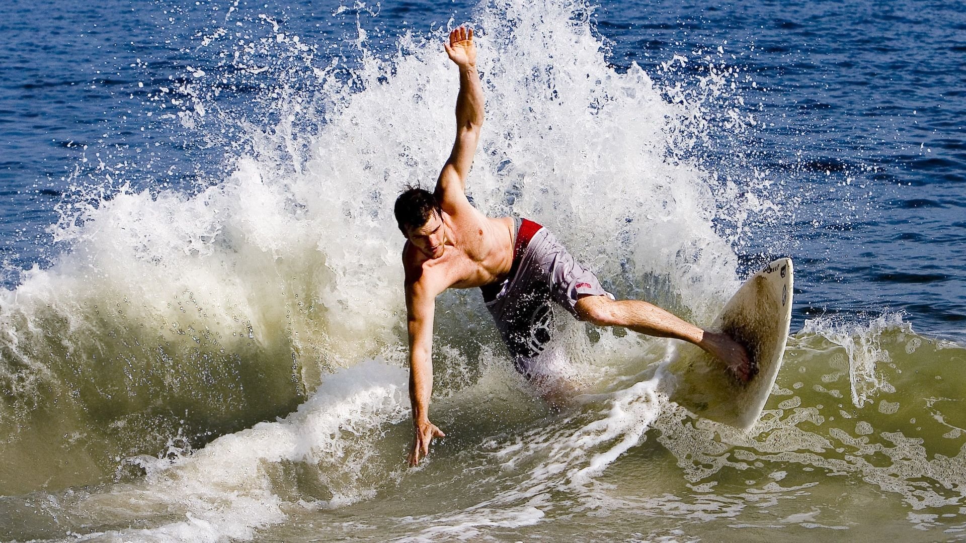 双城记,布雷默东决封神夜,恰似委内瑞拉斩落墨西哥的绿茵启示