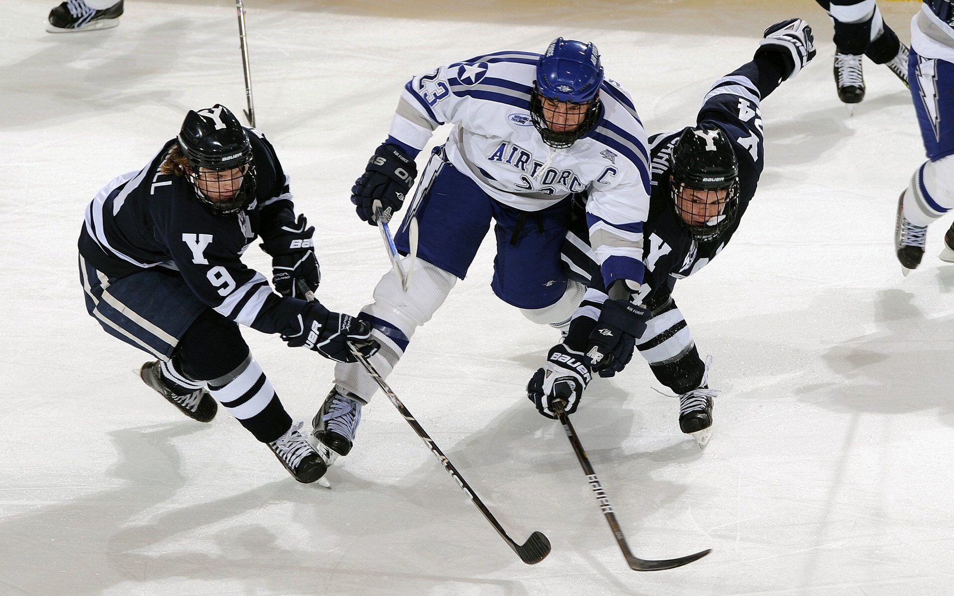 从墨尔本到马德里,跨越半球的足球争冠启示录