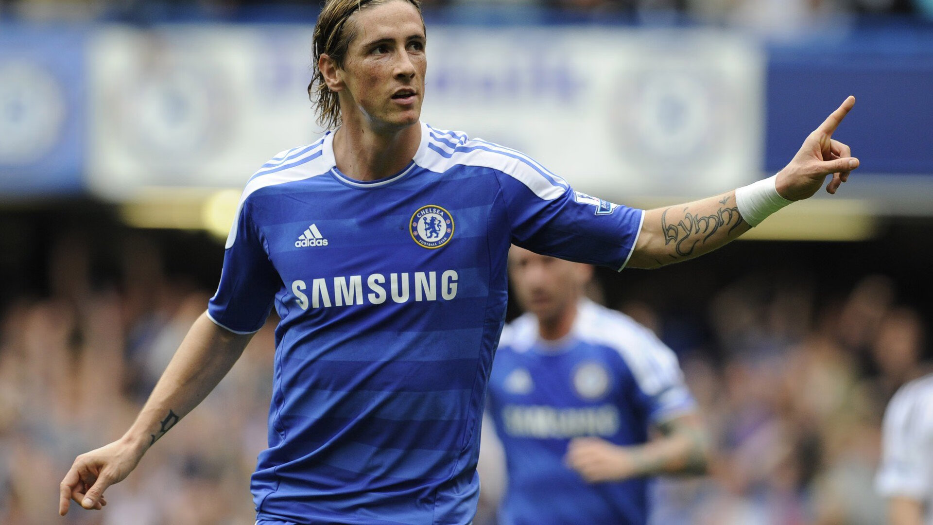 黄潜铁壁难阻神锋破晓，莱万生涯之夜铸就拜仁悲壮诗篇